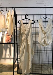 曉 資訊 時尚產(chǎn)品設計系2017 2018 下 課程展專題之16級藝術服裝設計